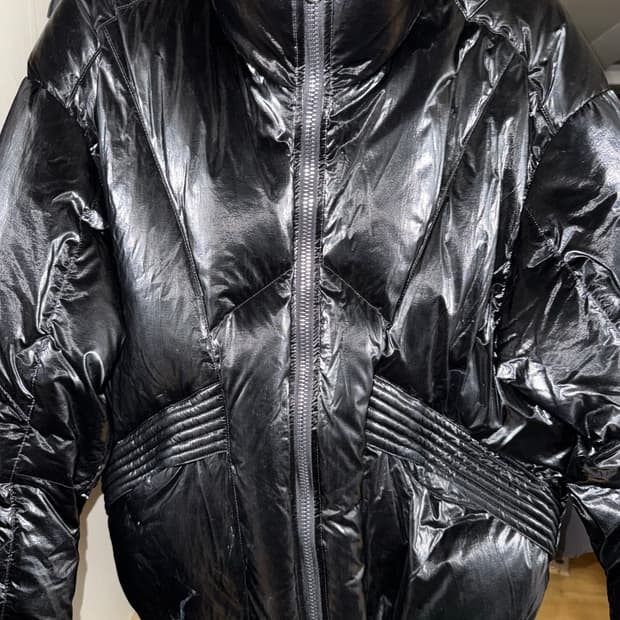 메종미네드 유광패딩 판매