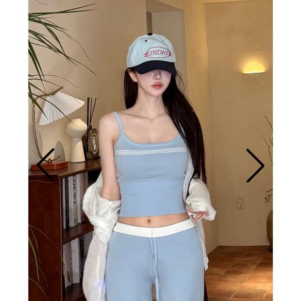 새상품) 카인다미 배색 라인 스퀘어넥 쿨니트 나시