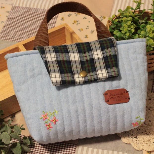 핸드메이드 블루 누빔 손잡이 파우치