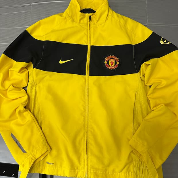 나이키 맨유 바람막이 자켓 옐로우 M 