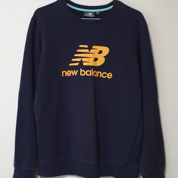 뉴발란스 맨투맨 긴팔티 90사이즈