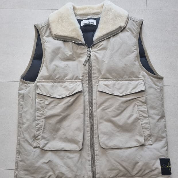 스톤아일랜드 다비드 조끼 베이지