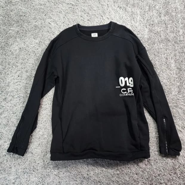 C.P컴퍼니 맨투맨 L