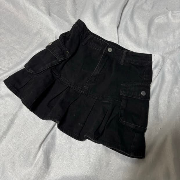 “Unknown” Y2K Black Cargo Pocket Skirts