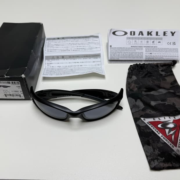 오클리 스트레이트자켓 2.0 매트블랙 (최상)