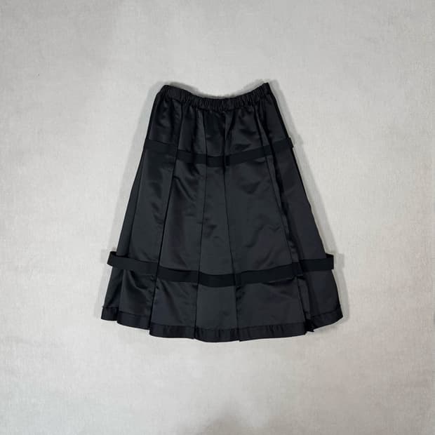 Tape Pleated Black Skirt