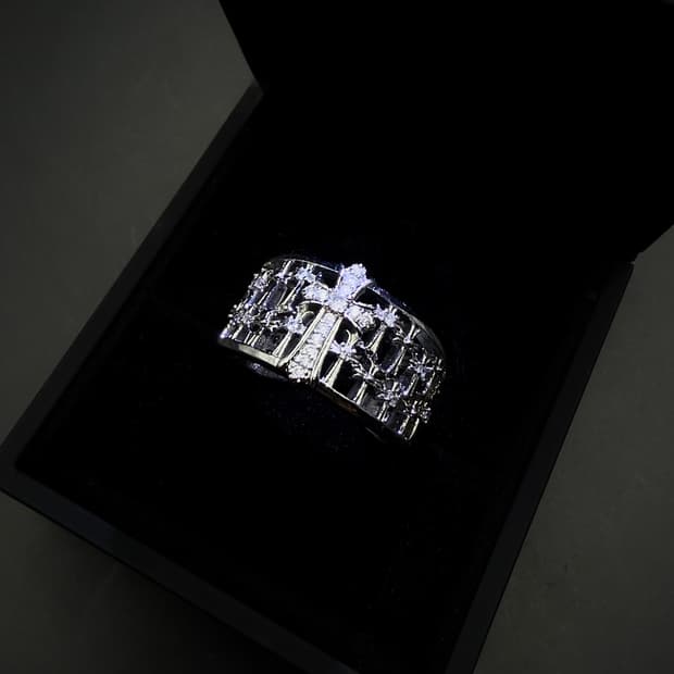 Bold the cross cubic ring