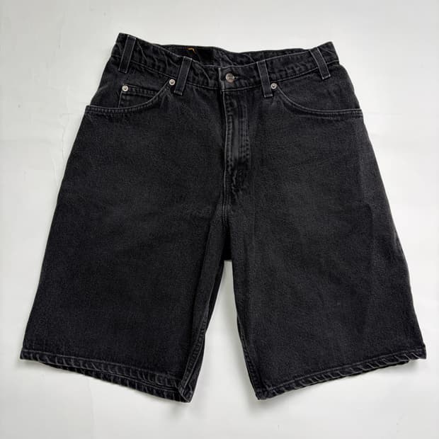 90s Levi’s 565 Shorts (black)