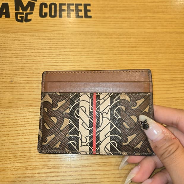 버버리 모노그램 패턴 카드지갑