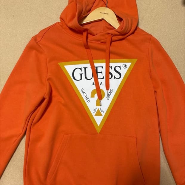 게스 오렌지 후드티