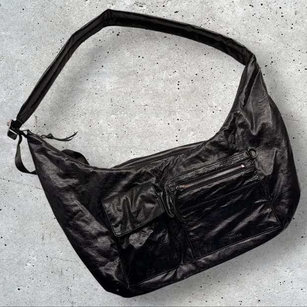 24ss SYSTEM 시스템 크랙 호보백 블랙 레더