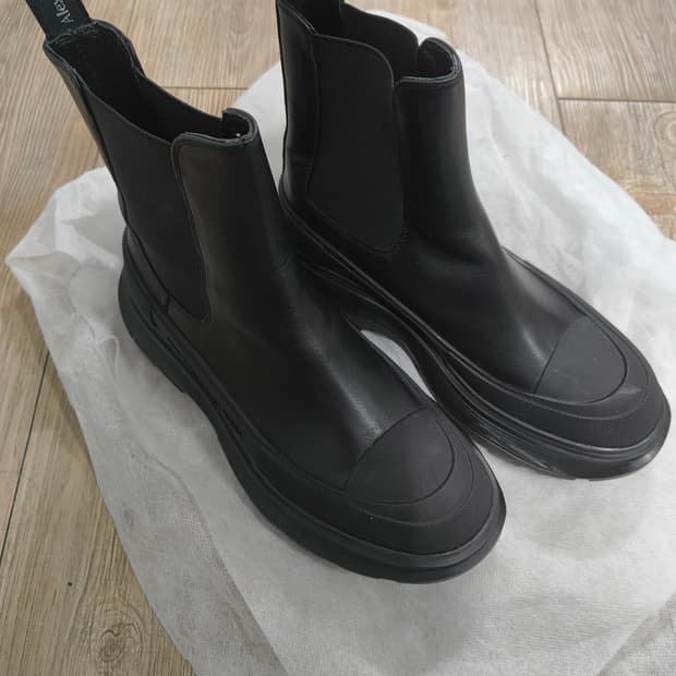 알렉산더맥퀸 트레드슬릭 첼시부츠 42