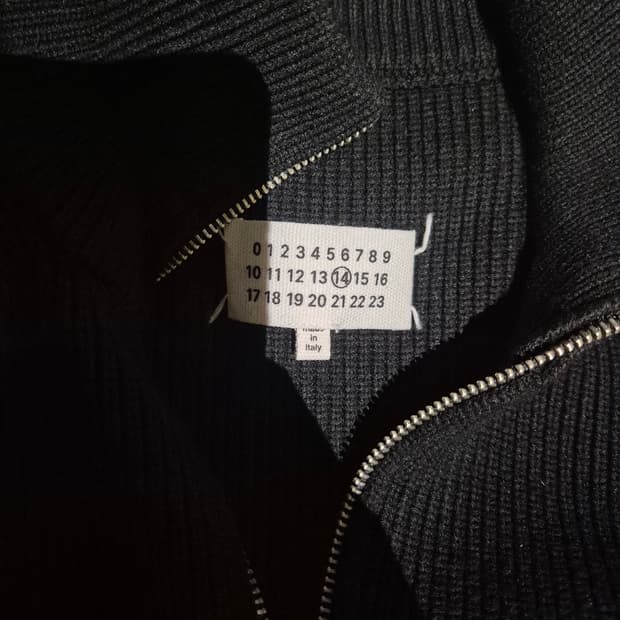 마르지엘라 니트집업 정품 봐주세요 (미판매)