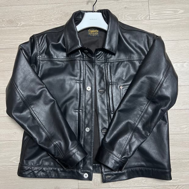 아웃스탠딩 가죽자켓 판매합니다!