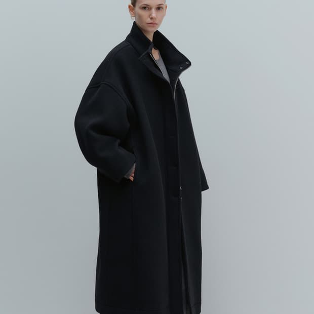 문달 Audrey Hoodie Coat in Black