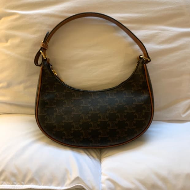 셀린느 트리오페 아바백 미듐