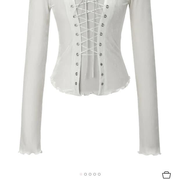 쓰리타임즈 브리아나 탑 구해요..!