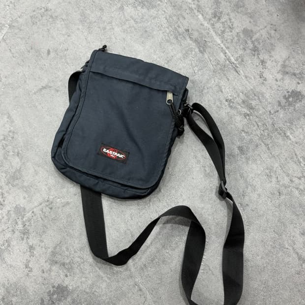 이스트팩 크로스백