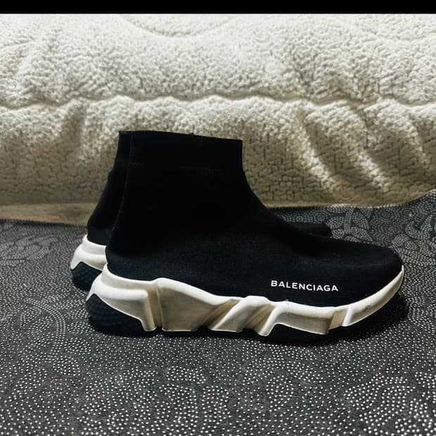 발렌시아가 스피드러너 검흰(오리지널 로고버전)EU38 245/250