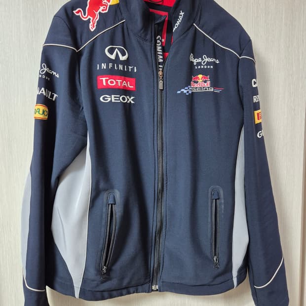 페페진스 레드불 레이싱 팀 자켓 
져지 집업 M 