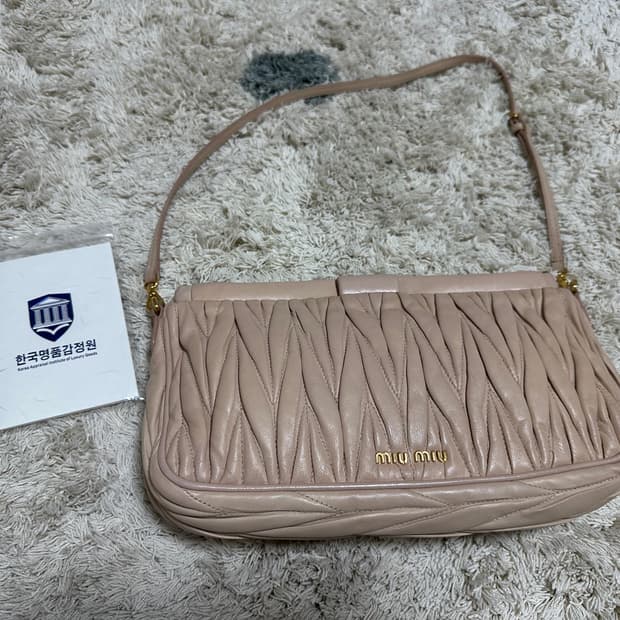 미우미우 마테라쎄 핸드백 