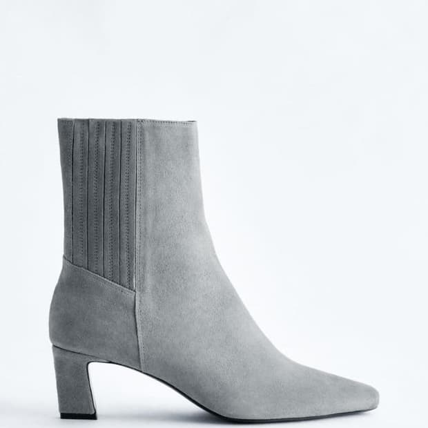 [38] 앤아더스토리즈 스웨이드 앵클 부츠 / 그레이