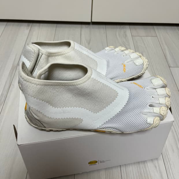 수이코크 X 미도리카와 비브람파이브핑거스