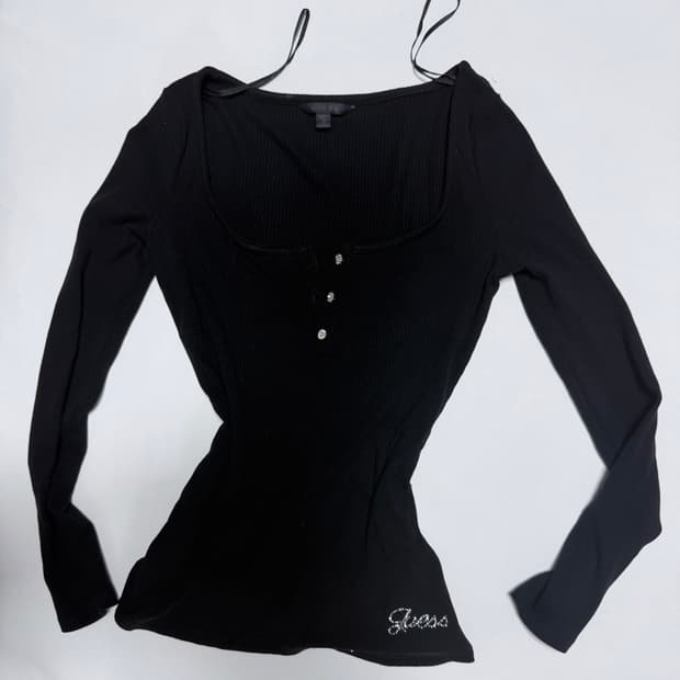 Guess 헨리넥 긴팔 니트티 블랙 