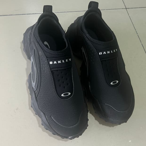 오클리 엣지 아이콘 블랙아웃 230