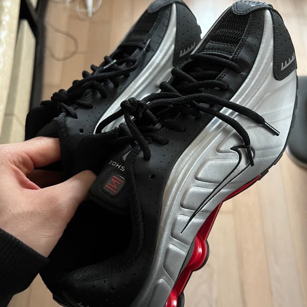 나이키 샥스 R4 메탈릭 실버 290 [새제품]