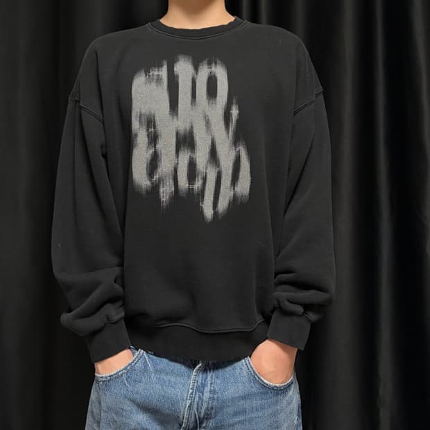 슬로우애시드 블러리 로고 맨투맨 L