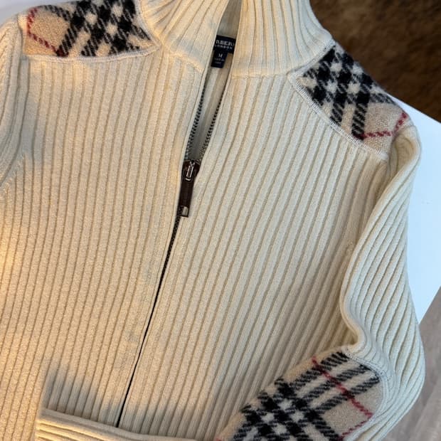 버버리 노바체크 패치 니트 집업 