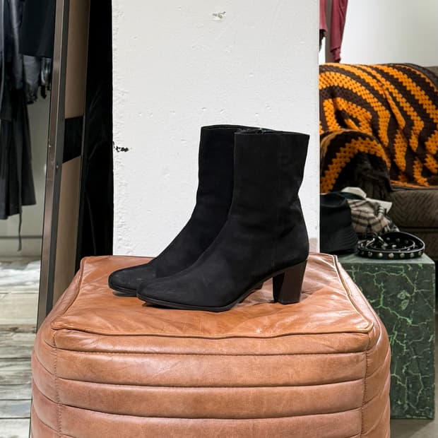 메종 마르지엘라 블랙 스웨이드 사이드 지퍼 앵클 부츠