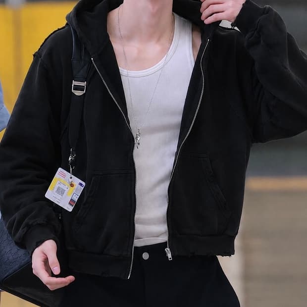 이그노어 DESTROYED CROP HOODIE ZIP
