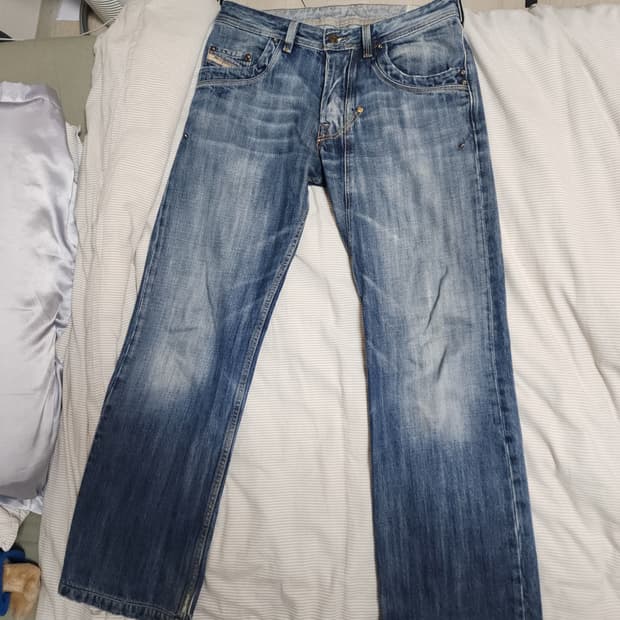 디젤 레귤러 핏 LEMMEN 데님팬츠 PN2984