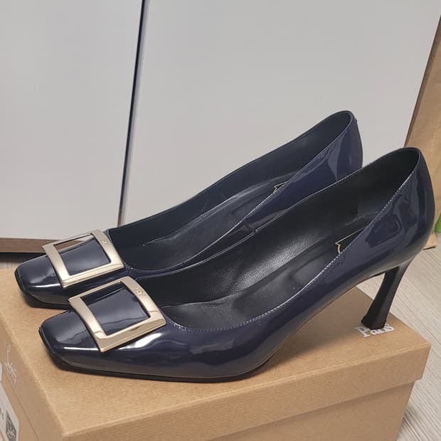 로저비비에 벨 비비에 트롬페트70, 42 사이즈 팝니다.