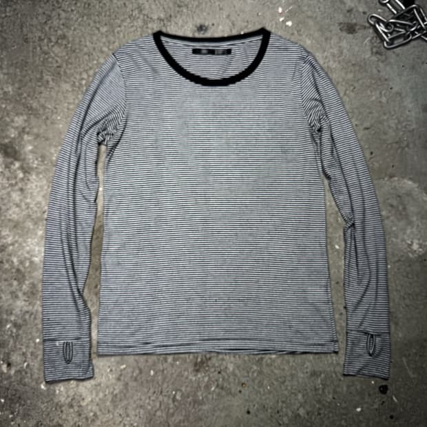 00’s DEBUT - Border Thumb Hole Long Slee