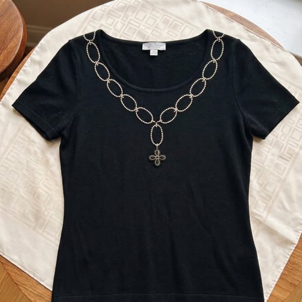 [정품] 센 존(ST. JOHN) 비즈 네크리스 디테일 블랙 반팔 