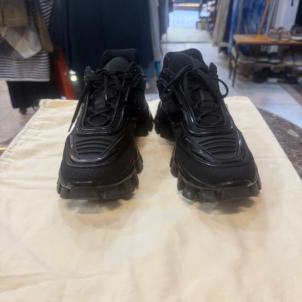 8/270 정품 프라다 클라우드 버스터 썬더 스니커즈 팝니다