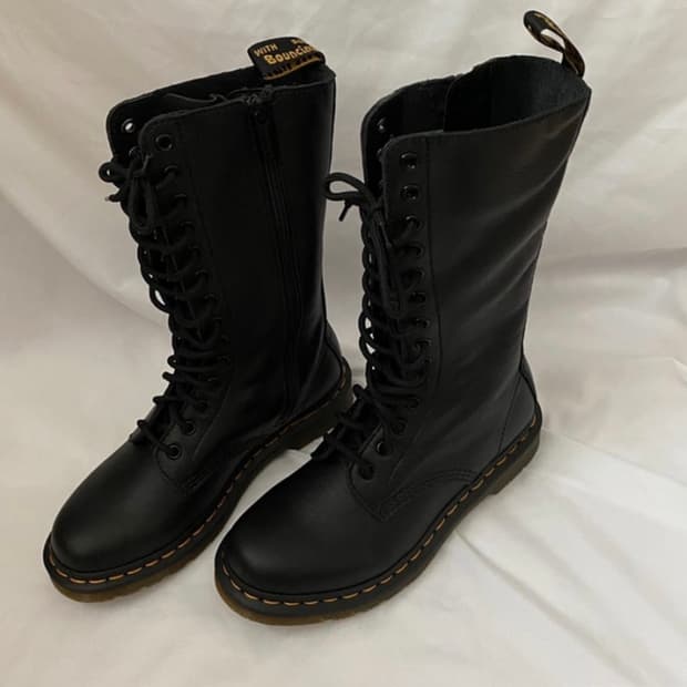 닥터마틴 버지니아 1B99 14홀(단종모델)