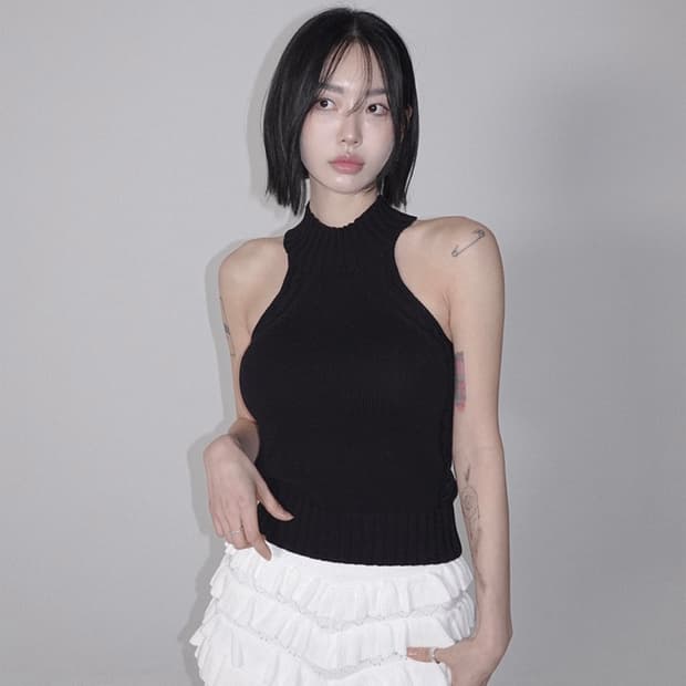 (새상품) 페일제이드 코튼 홀터넥 니트 탱크 탑 블랙 1사이즈