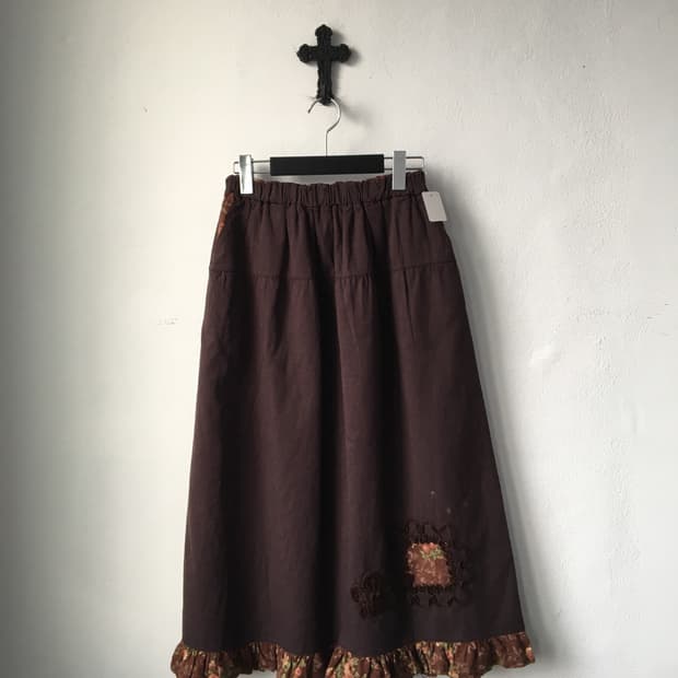 Frill point skirt