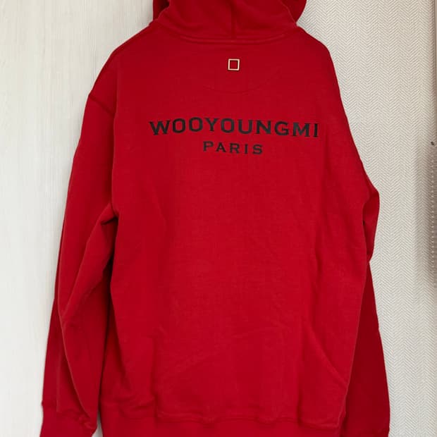(48) 우영미 백로고 후드티 레드