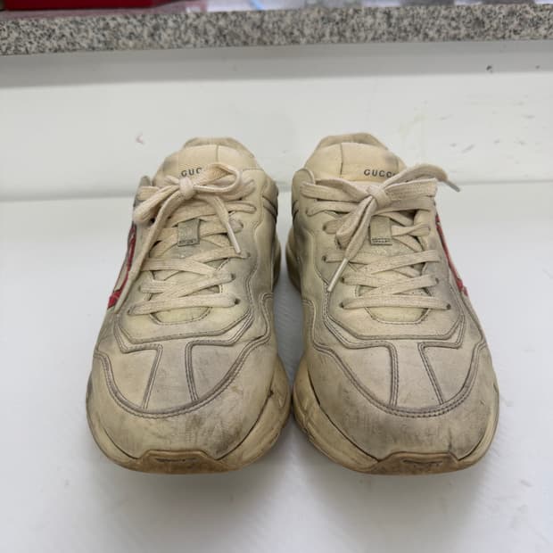 정품) 구찌 라이톤 입술로고 스니커즈 5.5(255)