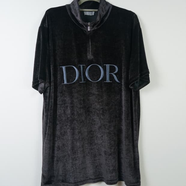 디올 벨벳 하프집 티셔츠