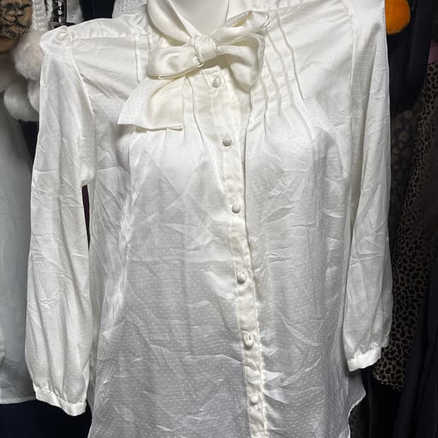 jpn 땡땡이 리본 블라우스