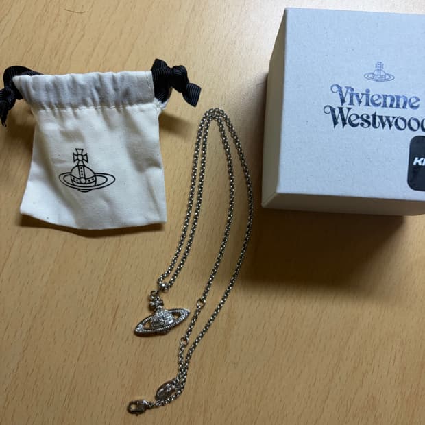 비비안웨스트우드 미니 바스 릴리프 팬던트 실버