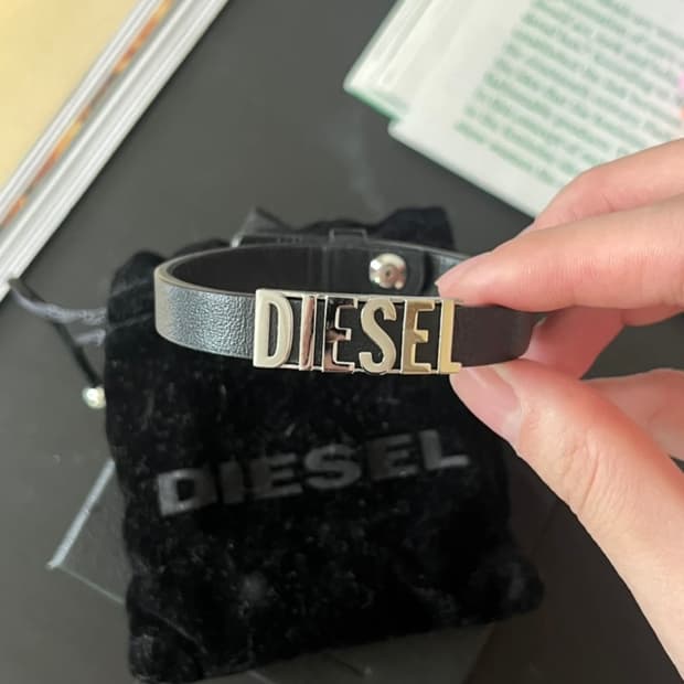 디젤 로고 가죽 팔찌