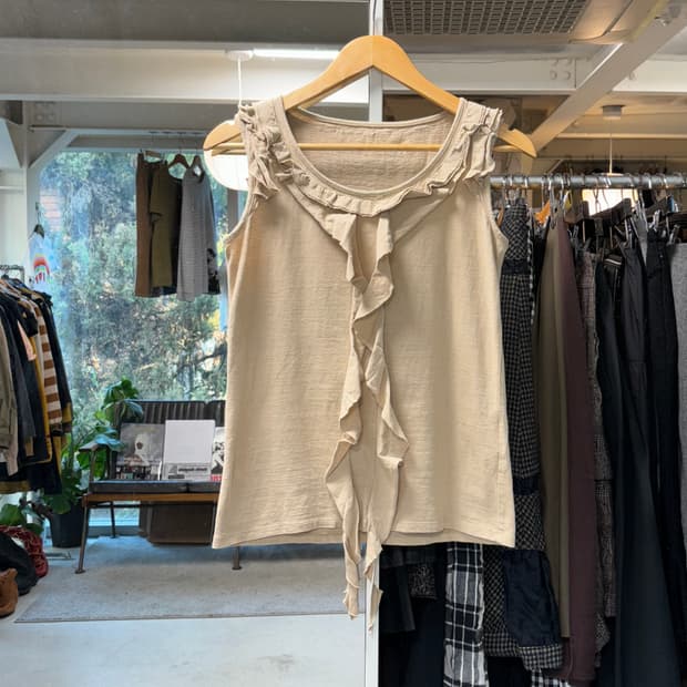 아츠로 타야마 프릴 슬리브리스