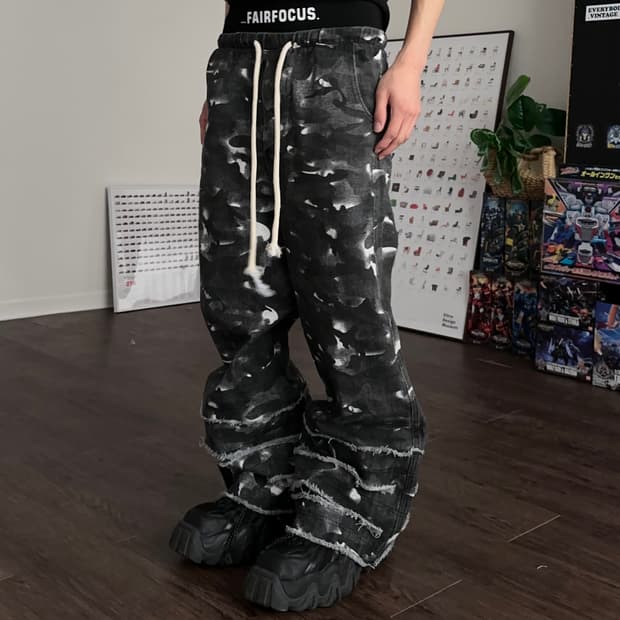 RHNDE 카모 새깅 리프드 플레어 진